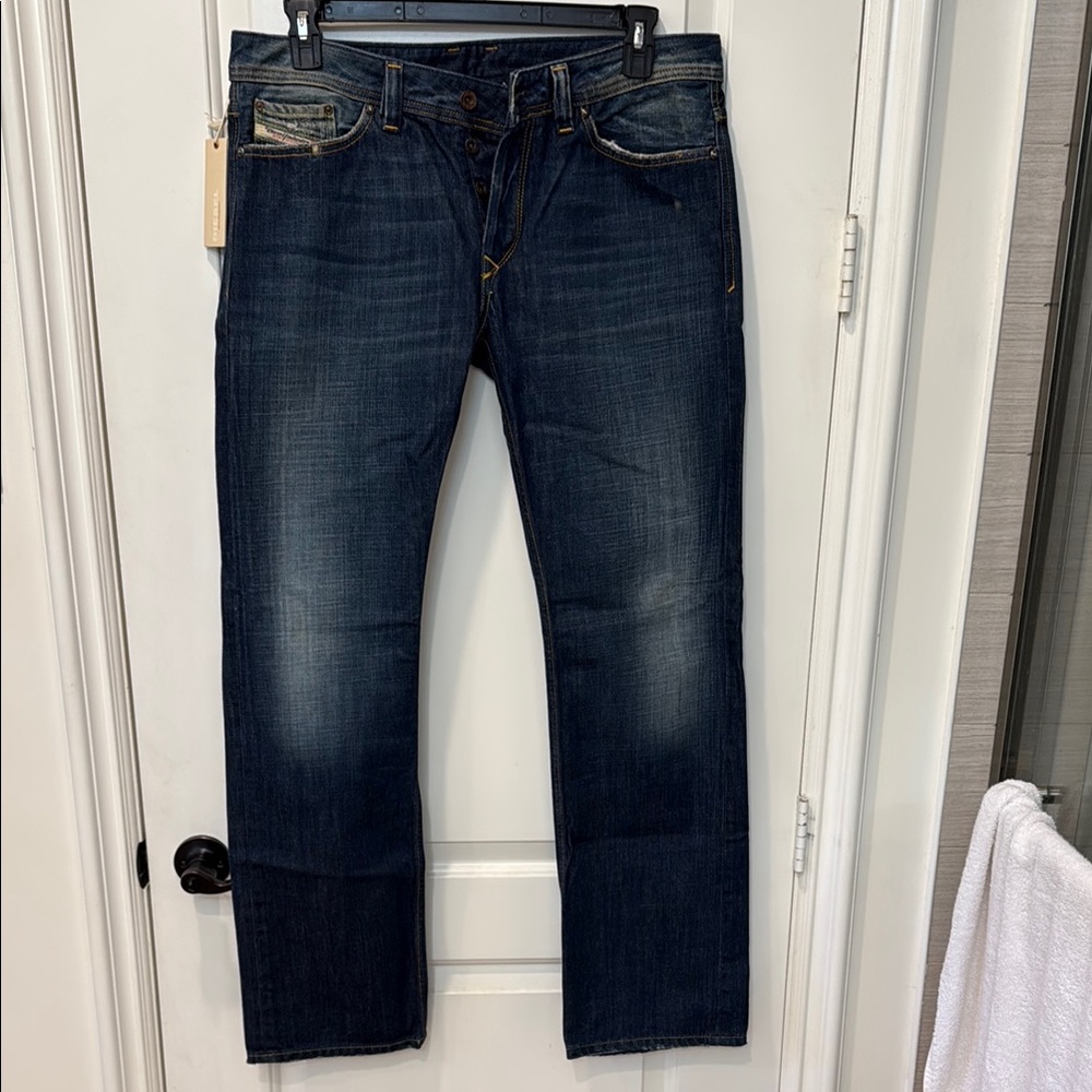 Diesel Blue Straight-Leg Jeans with Classic Denim Style